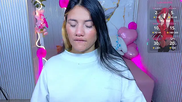 Snapshot of Chiara_tay chatting on 06/19/26, 11:47 Chiara tay online show from 06/19/26, 11:47