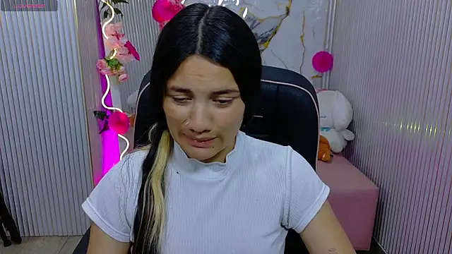 Snapshot of Chiara_tay chatting on 07/14/26, 08:03 Chiara tay online show from 07/14/26, 08:03