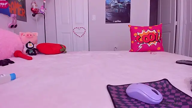 Snapshot of AngieDaniels1 chatting on 02/12/25, 12:44 AngieDaniels1 online show from 02/12/25, 12:44