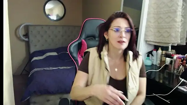 Carol Scottt online show from 11/11/25, 05:07