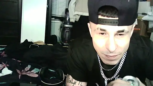 Snapshot of --D-a-D-D-y- chatting on 02/04/25, 01:13 --D-a-D-D-y- online show from 02/04/25, 01:13