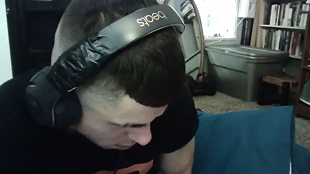 Snapshot of --D-a-D-D-y- chatting on 03/01/25, 06:43 --D-a-D-D-y- online show from 03/01/25, 06:43