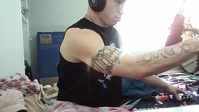 Snapshot of --D-a-D-D-y- chatting on 03/22/25, 10:37 --D-a-D-D-y- online show from 03/22/25, 10:37