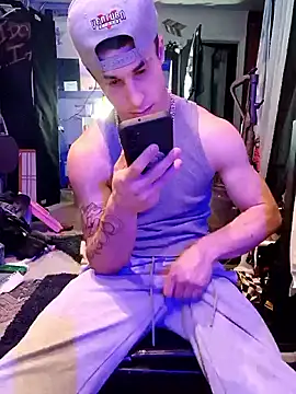 Snapshot of --D-a-D-D-y- chatting on 09/18/25, 09:00 --D-a-D-D-y- online show from 09/18/25, 09:00