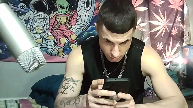 Snapshot of --D-a-D-D-y- chatting on 10/13/25, 09:37 --D-a-D-D-y- online show from 10/13/25, 09:37