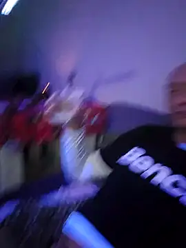 Snapshot of McdyllanXX chatting on 12/09/24, 12:12 McdyllanXX online show from 12/09/24, 12:12