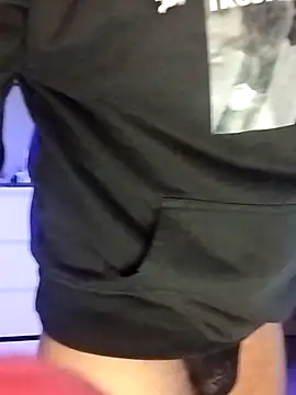 Snapshot of McdyllanXX chatting on 09/23/25, 09:51 McdyllanXX online show from 09/23/25, 09:51