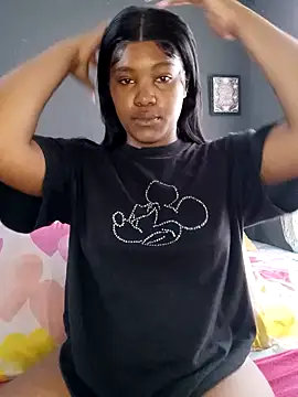 Snapshot of charmainexxx chatting on 12/16/24, 09:35 charmainexxx online show from 12/16/24, 09:35