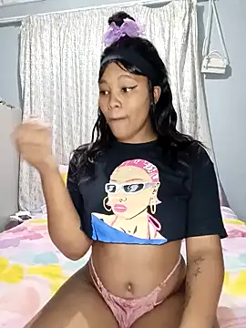 Snapshot of charmainexxx chatting on 02/13/25, 07:21 charmainexxx online show from 02/13/25, 07:21