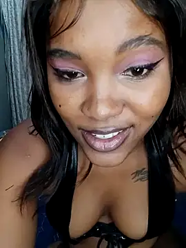 Snapshot of charmainexxx chatting on 02/22/25, 07:36 charmainexxx online show from 02/22/25, 07:36