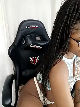 Snapshot of charmainexxx chatting on 09/27/25, 03:50 charmainexxx online show from 09/27/25, 03:50