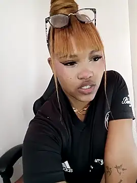 Snapshot of charmainexxx chatting on 11/08/25, 12:38 charmainexxx online show from 11/08/25, 12:38