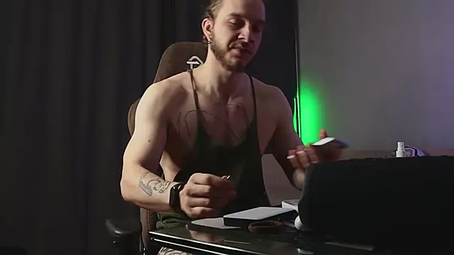 Snapshot of pleasure8869 chatting on 01/10/25, 02:46 pleasure8869 online show from 01/10/25, 02:46