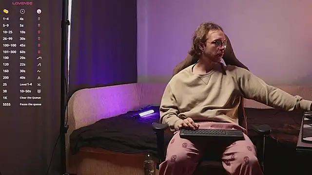 Snapshot of pleasure8869 chatting on 03/17/25, 04:29 pleasure8869 online show from 03/17/25, 04:29