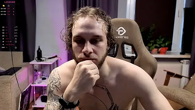 Snapshot of pleasure8869 chatting on 10/24/25, 01:18 pleasure8869 online show from 10/24/25, 01:18