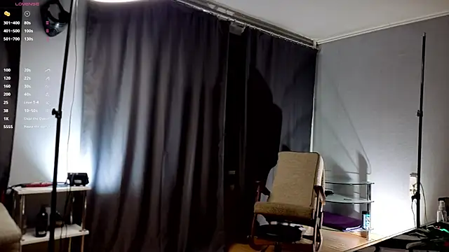 Snapshot of pleasure8869 chatting on 11/21/25, 05:06 pleasure8869 online show from 11/21/25, 05:06