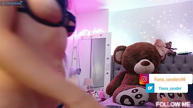 Snapshot of Tiana_sanders chatting on 02/13/25, 04:54 Tiana sanders online show from 02/13/25, 04:54