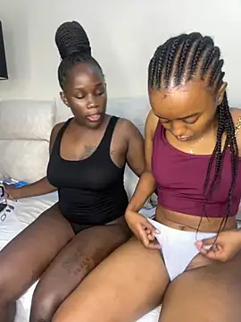 Snapshot of Doublefreaks chatting on 10/09/25, 10:52 Doublefreaks online show from 10/09/25, 10:52