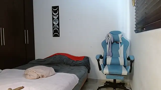 Snapshot of TokioStar chatting on 12/30/24, 01:14 TokioStar online show from 12/30/24, 01:14