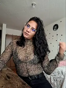 Thaliacooper  online show from 10/17/25, 06:43