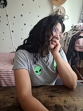 Thaliacooper  online show from 11/25/25, 06:30