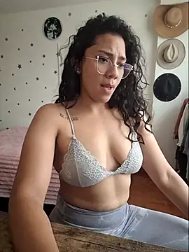 Thaliacooper  online show from 12/18/25, 06:03