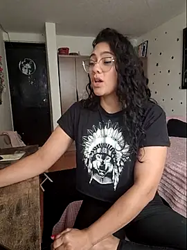 Snapshot of Thaliacooper_ chatting on 04/10/26, 06:23 Thaliacooper online show from 04/10/26, 06:23