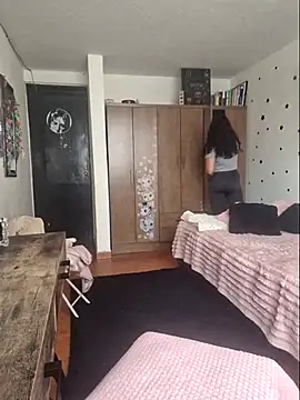 Snapshot of Thaliacooper_ chatting on 04/14/26, 06:25 Thaliacooper online show from 04/14/26, 06:25