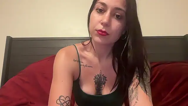 Snapshot of QueenLolaX chatting on 10/10/25, 03:49 QueenLolaX online show from 10/10/25, 03:49