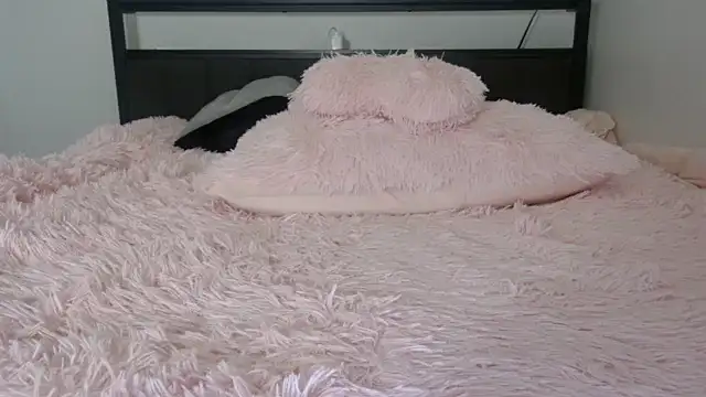 Snapshot of QueenLolaX chatting on 04/16/26, 05:41 QueenLolaX online show from 04/16/26, 05:41