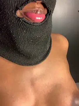 Snapshot of Africanbootie chatting on 01/08/25, 05:26 Africanbootie online show from 01/08/25, 05:26