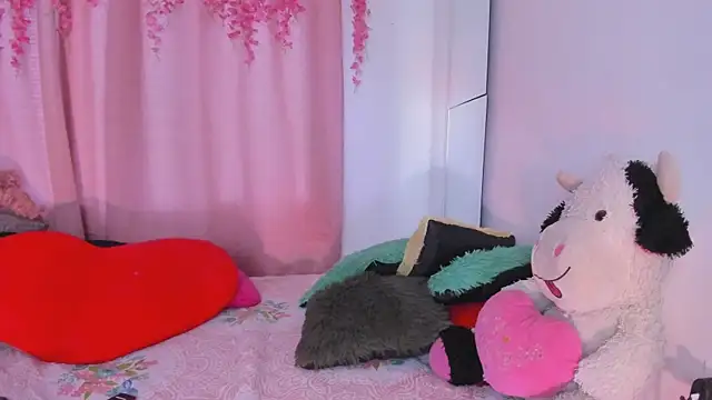 msschloee  online show from 11/04/25, 10:42