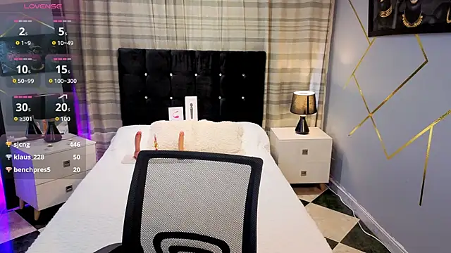 Megan Do Santos online show from 12/16/25, 08:25