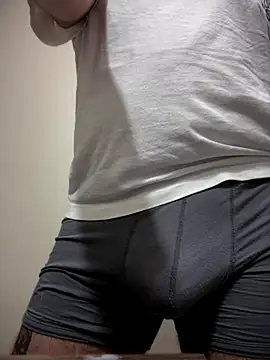 Snapshot of Dustin_k chatting on 10/10/25, 10:42 Dustin k online show from 10/10/25, 10:42