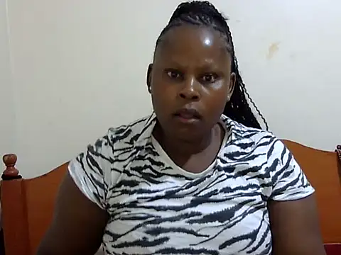 Snapshot of Pretty_lilly02 chatting on 10/26/25, 04:18 Pretty lilly02 online show from 10/26/25, 04:18