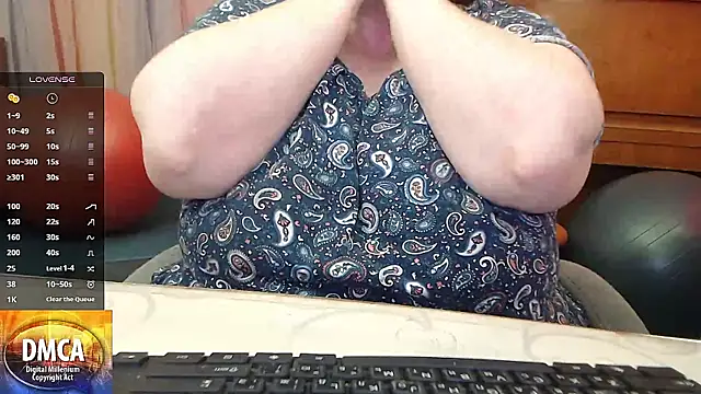 Snapshot of RoseRed69 chatting on 02/18/25, 04:48 RoseRed69 online show from 02/18/25, 04:48