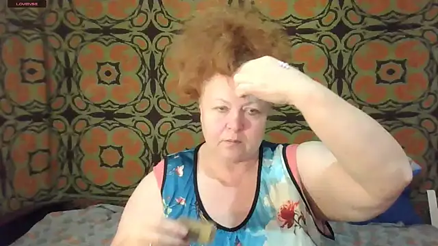 Snapshot of RoseRed69 chatting on 10/11/25, 02:33 RoseRed69 online show from 10/11/25, 02:33