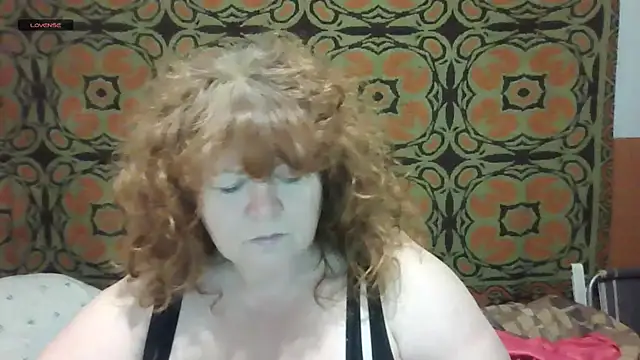 Snapshot of RoseRed69 chatting on 10/16/25, 12:22 RoseRed69 online show from 10/16/25, 12:22