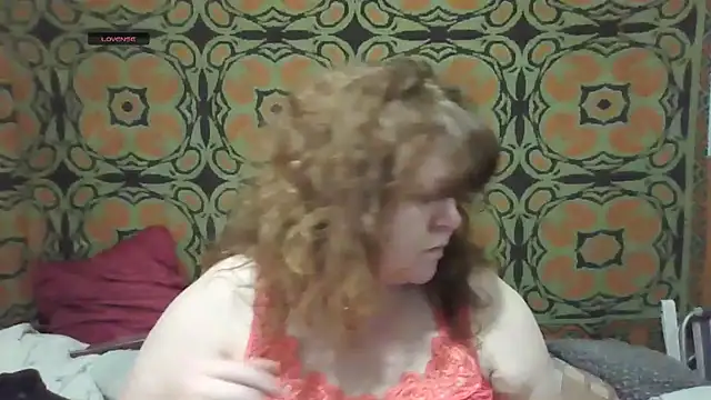 Snapshot of RoseRed69 chatting on 10/20/25, 01:28 RoseRed69 online show from 10/20/25, 01:28