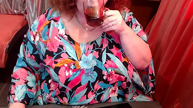Snapshot of RoseRed69 chatting on 05/05/26, 06:21 RoseRed69 online show from 05/05/26, 06:21