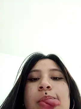 Snapshot of Anne_and_Mia chatting on 12/08/24, 09:35 Anne and Mia online show from 12/08/24, 09:35