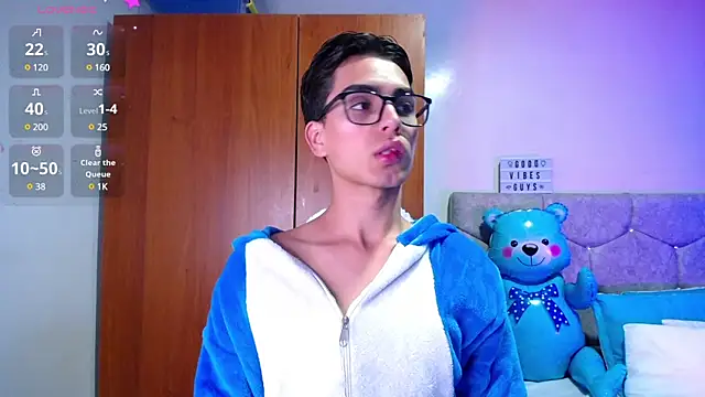 OwenBluee online show from 01/18/25, 06:13