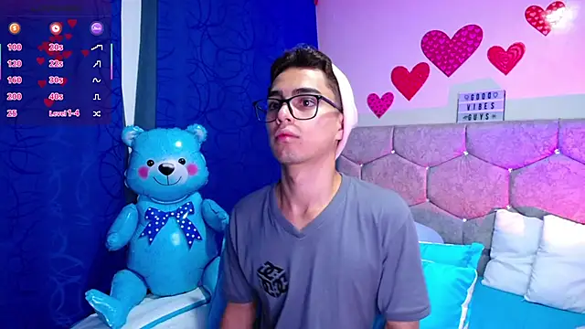 OwenBluee online show from 02/21/25, 12:16