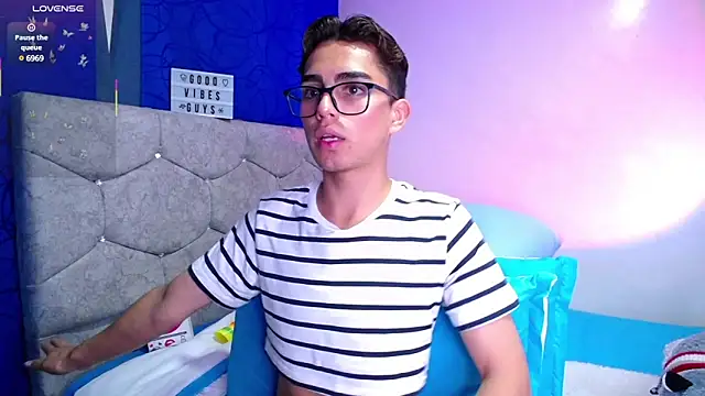 OwenBluee online show from 03/02/25, 09:31