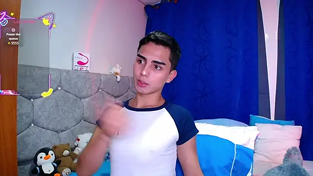 OwenBluee online show from 09/18/25, 09:28