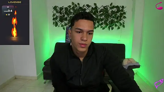 Snapshot of Taylor_John chatting on 12/07/24, 02:02 Taylor John online show from 12/07/24, 02:02