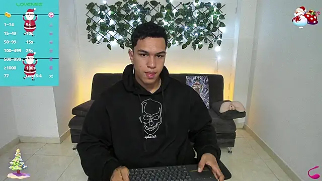 Snapshot of Taylor_John chatting on 12/14/24, 02:10 Taylor John online show from 12/14/24, 02:10