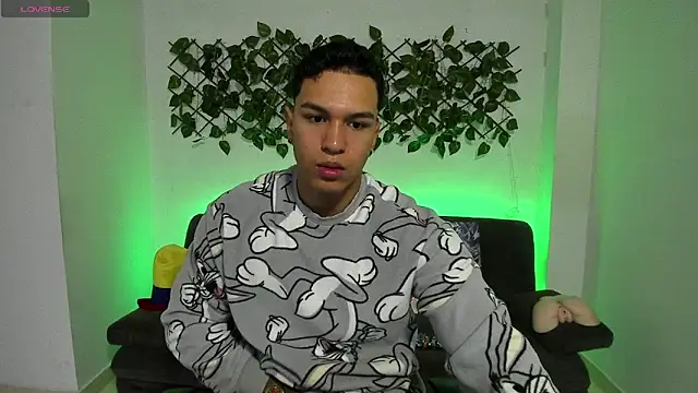 Snapshot of Taylor_John chatting on 12/29/24, 02:21 Taylor John online show from 12/29/24, 02:21