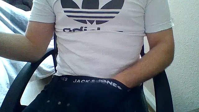 Snapshot of wixxer872302 chatting on 01/12/25, 01:37 wixxer872302 online show from 01/12/25, 01:37