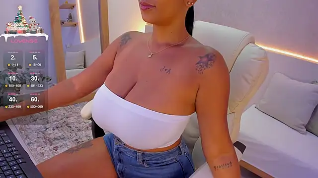 Snapshot of anahi_ryan_ chatting on 12/22/24, 02:06 anahi ryan online show from 12/22/24, 02:06